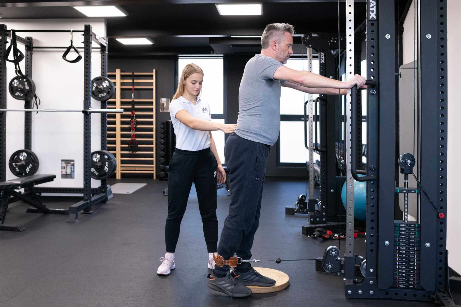 CELOSTNA NE OPERATIVNA REHABILITACIJA POŠKODB