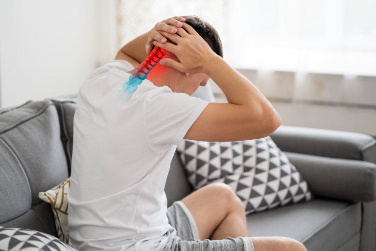 hernija diska bolečine v vratu