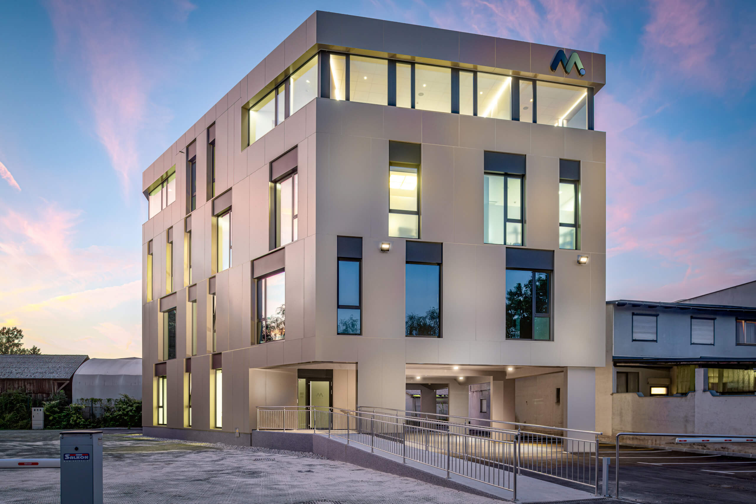 Medicofit_klinika_night